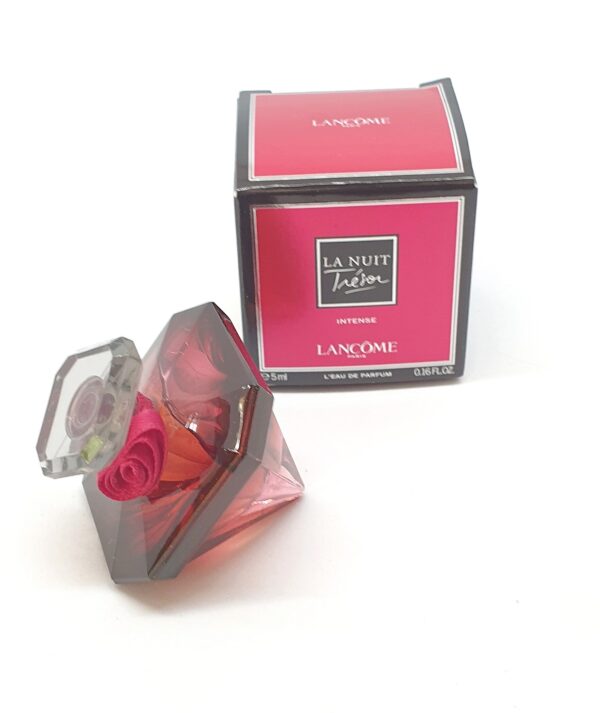 Miniature de parfum La nuit Trésor Intense de Lancôme 5 ml