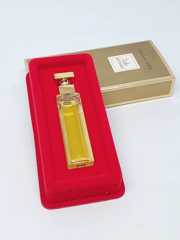 Miniature de parfum 5 th Avenue Elisabeth Arden