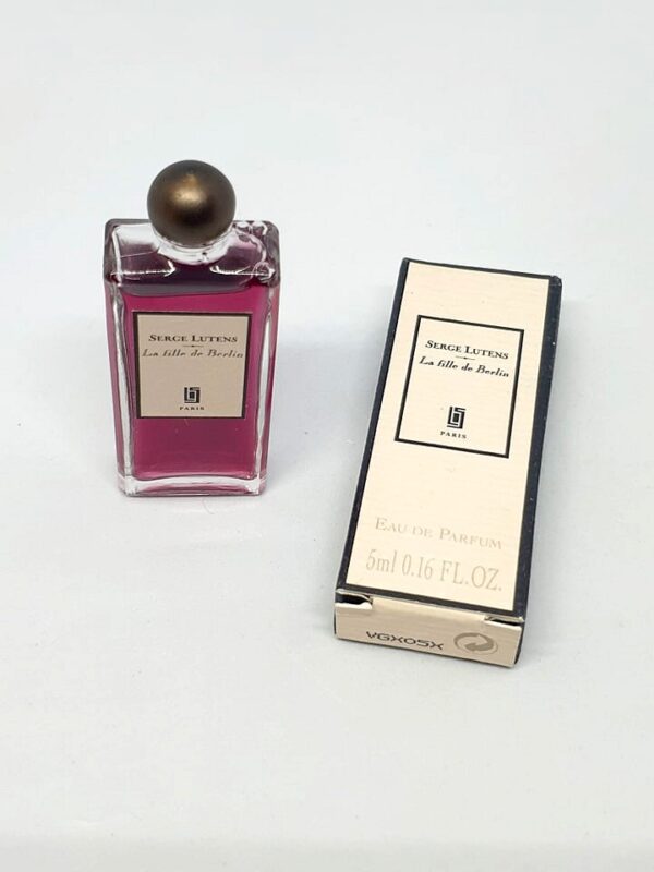 Miniature de parfum La fille de Berlin Serge Lutens