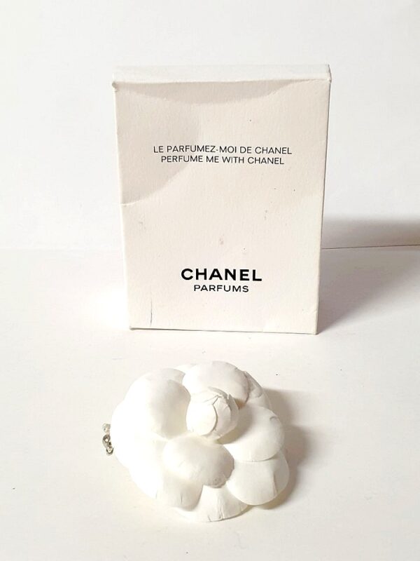 Broche Camelia blanc Chanel