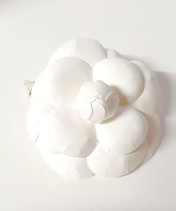 Broche Camelia blanc Chanel