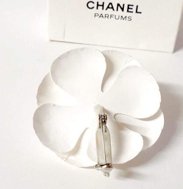 Broche Camelia blanc Chanel