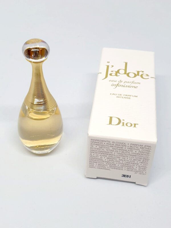 Miniature d'eau de parfum intense J'adore de Dior