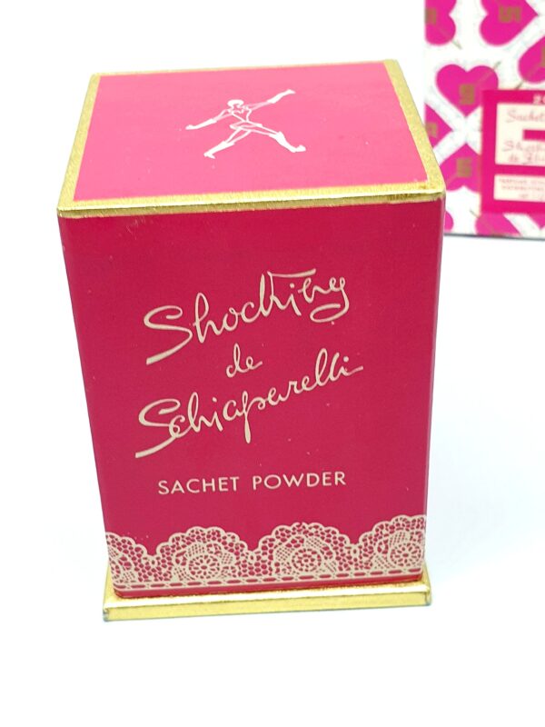 Poudre parfumée Shocking de Schiaparelli