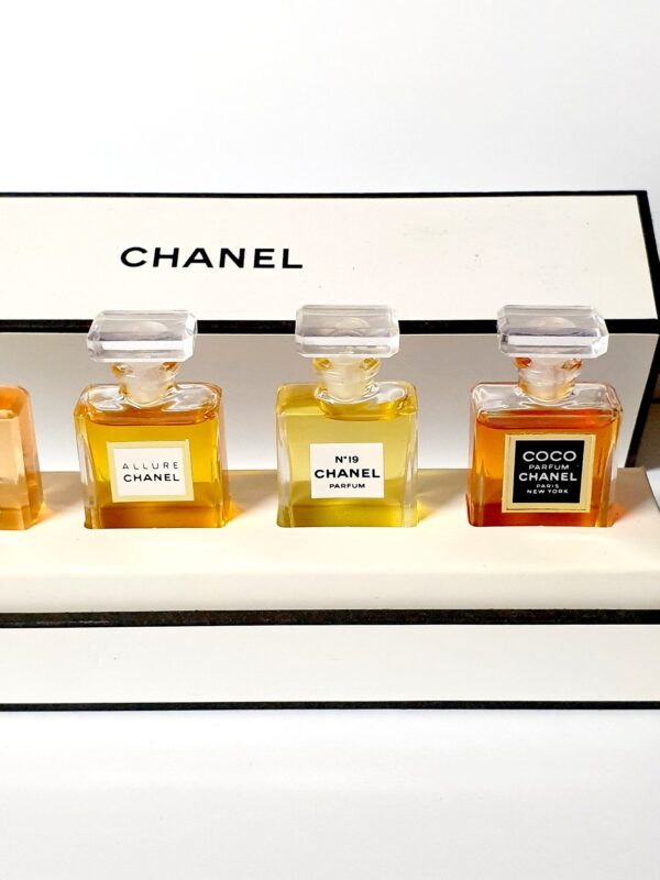Superbe Coffret de miniatures de parfum Chanel