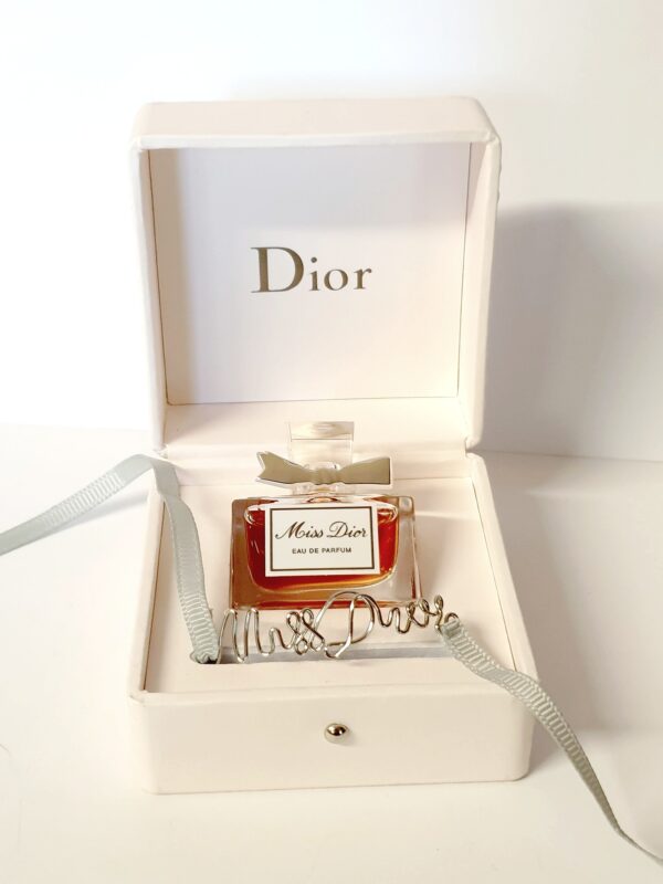 Superbe coffret Miss Dior et son bracelet Dior