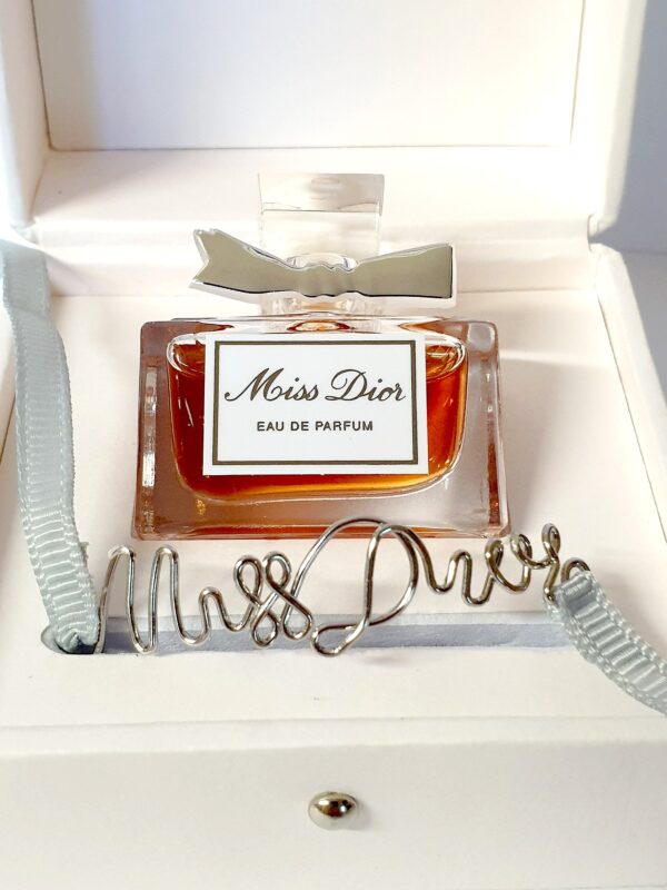 Superbe coffret Miss Dior et son bracelet Dior