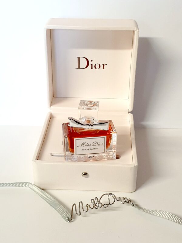 Superbe coffret Miss Dior et son bracelet Dior