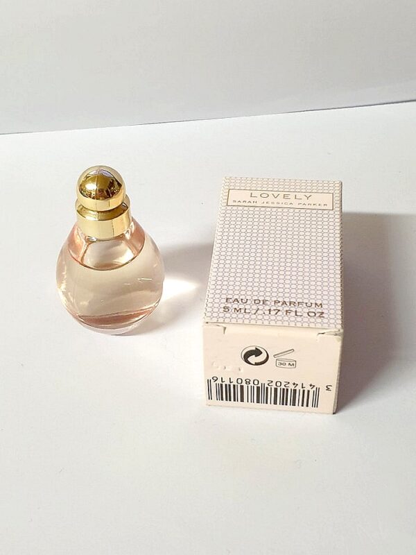 Miniature de parfum Lovely de Sarah Jessica Parker