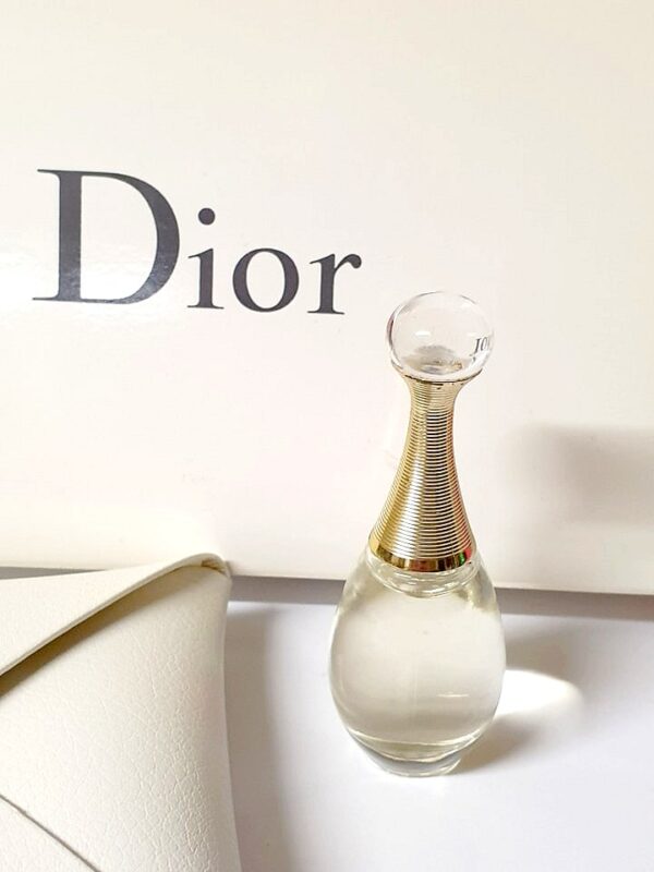 Ensemble miniature de parfum J'adore et son porte carte Dior